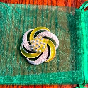 1960’s Green hobnail texture sliver tone swirl brooch